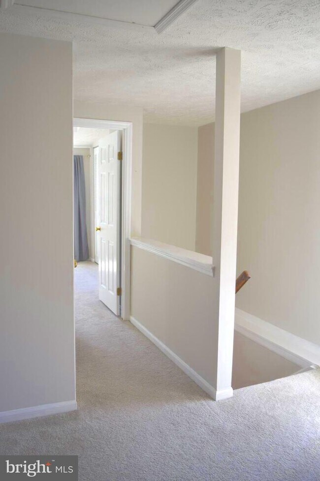 Building Photo - 1549 Autumn Ridge Cir
