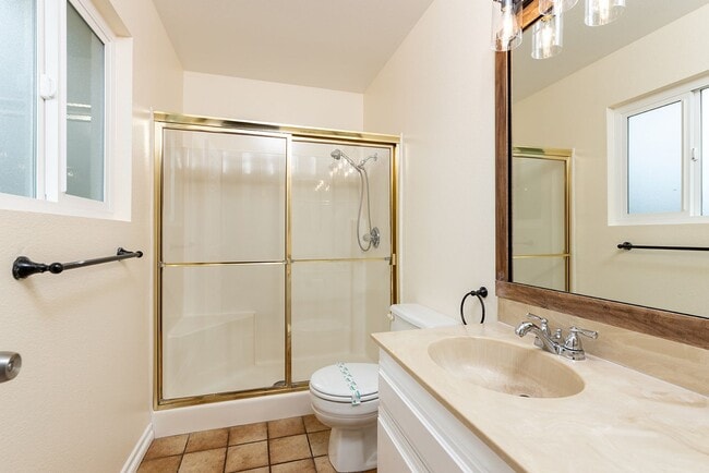 Building Photo - 3bd/2ba Single Story Vista Home With A/C