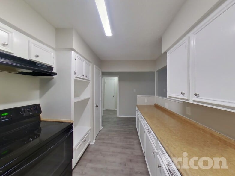 Building Photo - 7118 Foxway Ln