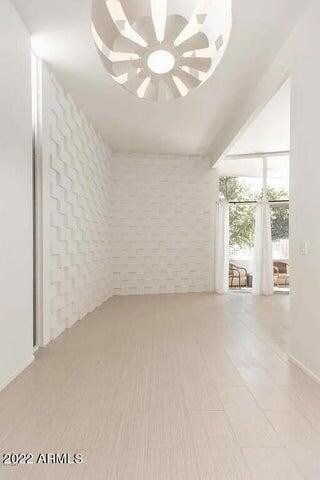 Building Photo - 334 W Medlock Dr