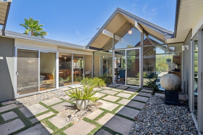 Building Photo - 3767 Gainsborough Dr