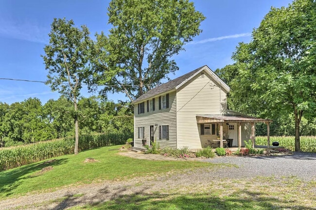 Building Photo - 240 Farmhouse Ln