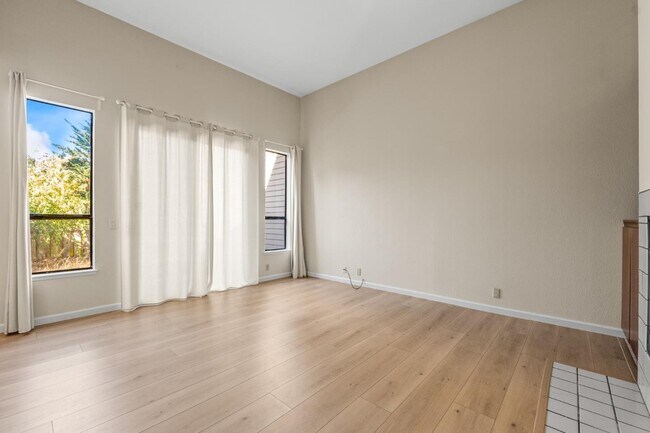 Building Photo - 112 Crown Cir