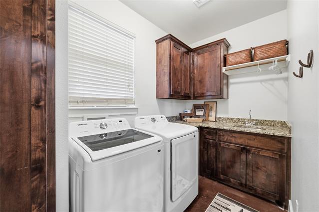 Building Photo - 570 S Point Ct