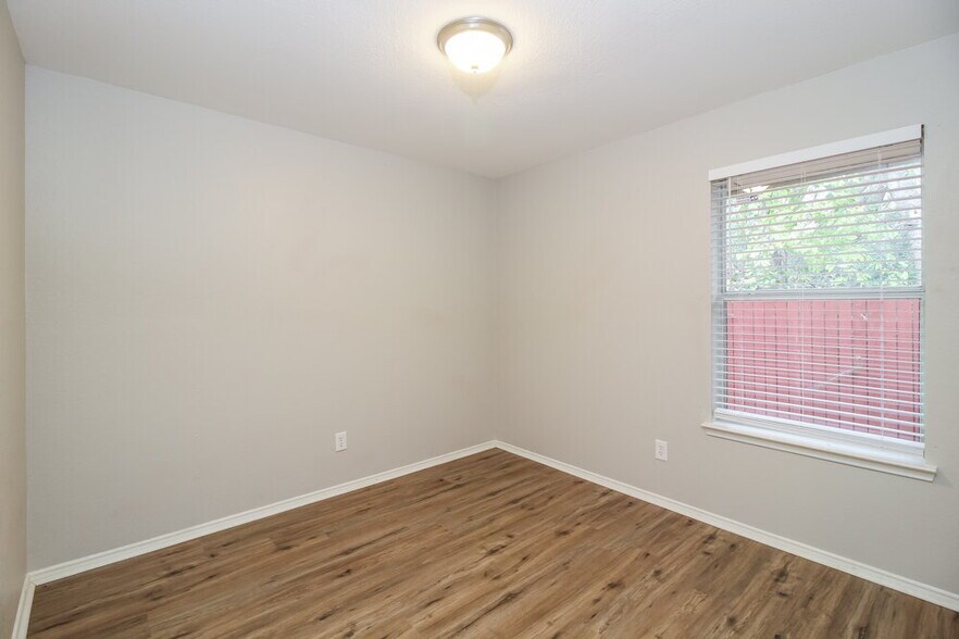 Building Photo - 1201 Paco Trail