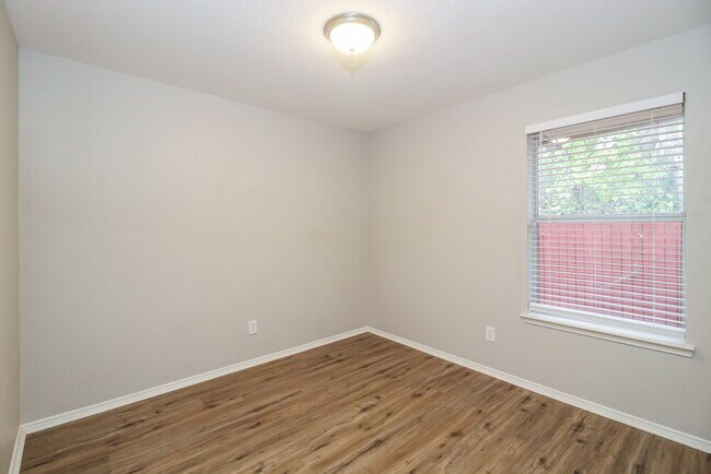 Building Photo - 1201 Paco Trail