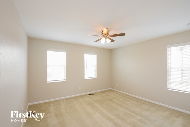 Building Photo - 10615 Akron St