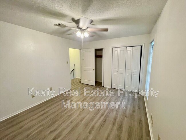 Building Photo - 118 Country Ln