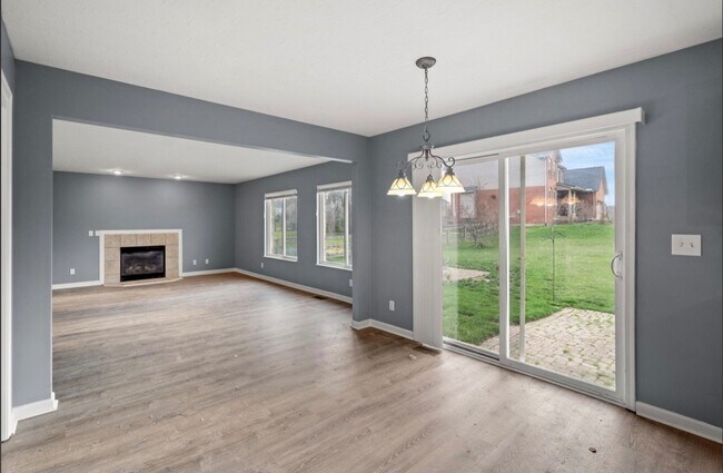 Building Photo - 11241 Sugarmill Dr