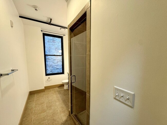 Building Photo - 641 Walnut St