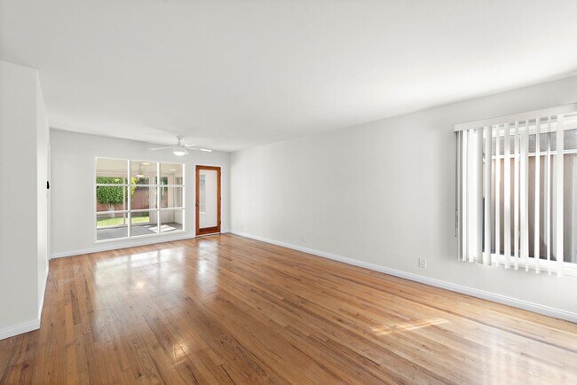 Building Photo - Charming Lakewood Home