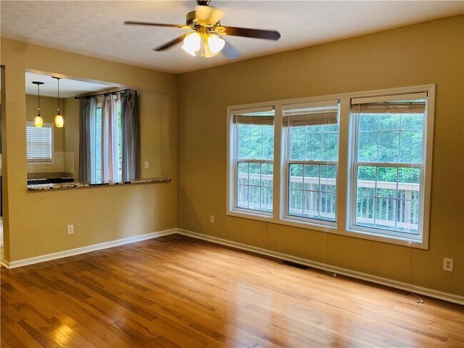 Building Photo - 3400 Palm Cir