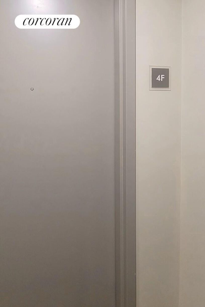 Building Photo - 45 W 81st St