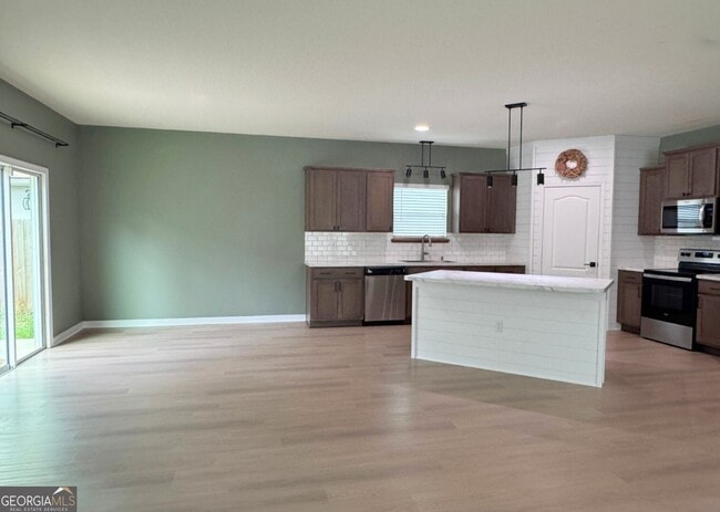 Building Photo - 164 Ashwood Cir