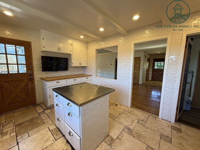 Building Photo - Charming Three Bedroom Hatton Fields Home