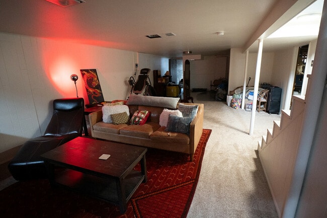 Building Photo - 180 Estes St