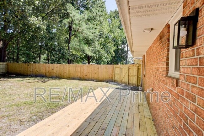 Building Photo - 1302 Linden Ave