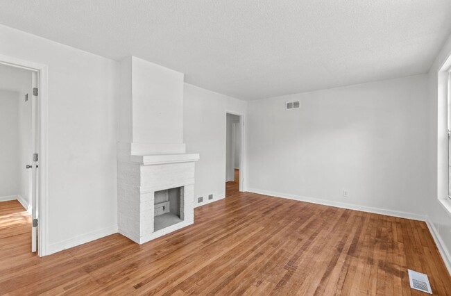 Building Photo - Cozy and Newly Renovated 3 Bedroom 1 Bath ...