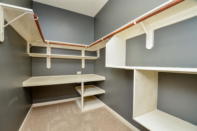 Building Photo - 2703 Bonnie Bray Dr