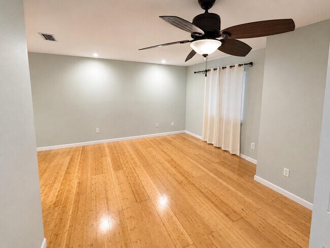 Building Photo - 534 Sevilla Dr