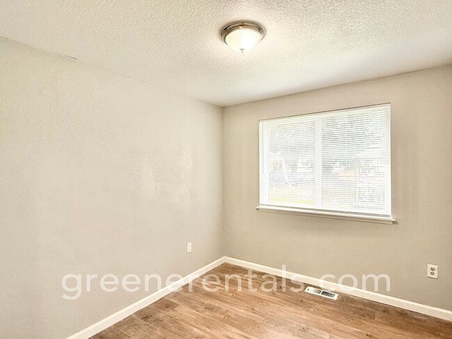 Building Photo - 3BR/2BA Rambler in Nisqually Pines with Co...