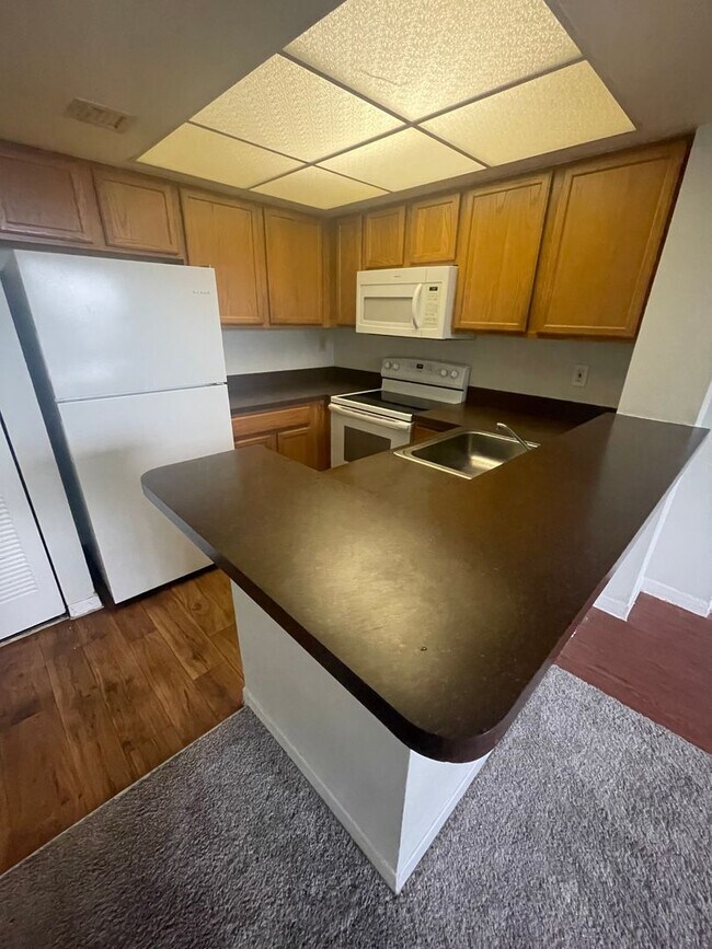 Building Photo - ONE BEDROOM ONE BATHROOM! WATERFRONT COMMUNITY!!!