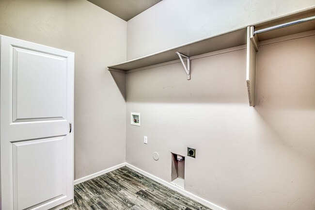 Building Photo - Beautiful Westside home with 3 bed-2 baths...