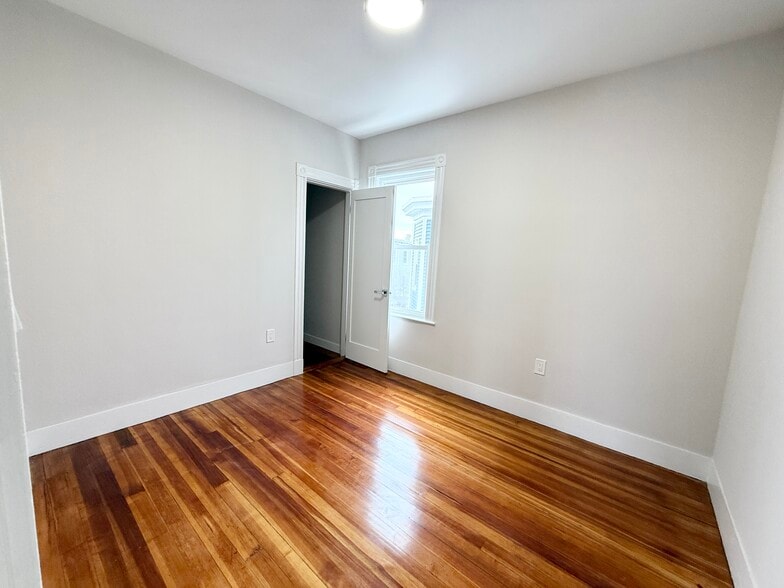 Building Photo - 36 Raven St