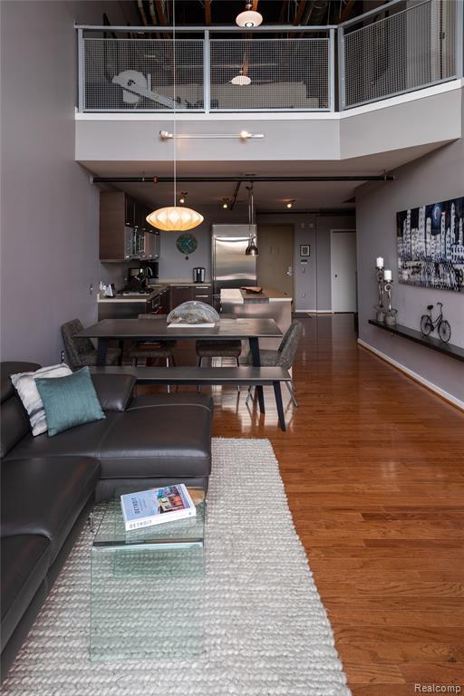 Building Photo - 111 N Main St