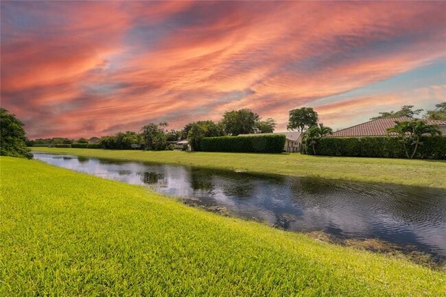 Building Photo - 10710 Royal Palm Blvd