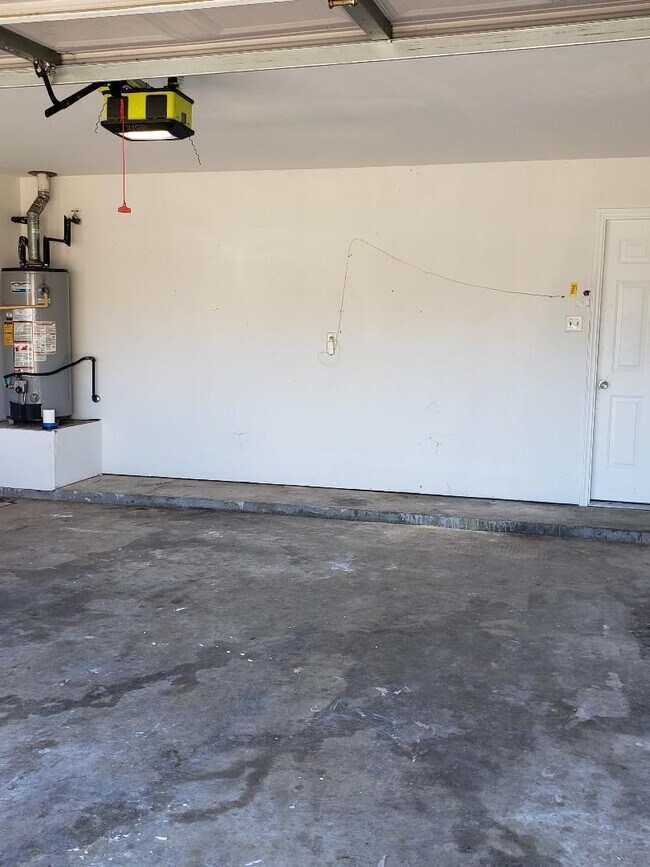 Building Photo - 16123 Catbird Ct