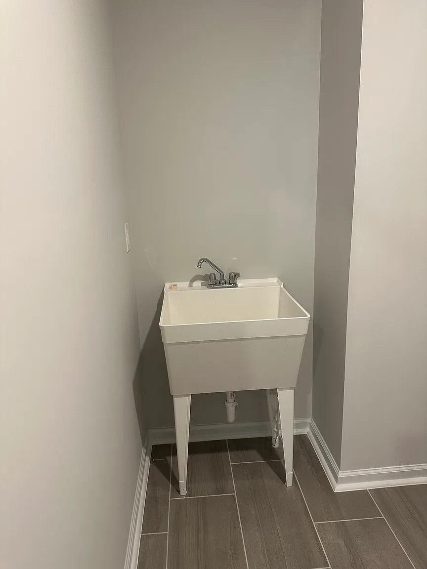 Building Photo - Room in Townhome on Arkose Dr