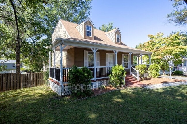 Building Photo - 5685 Roundtree Dr