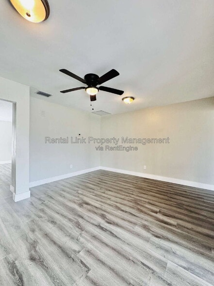 Building Photo - 4107 SE 18th Pl