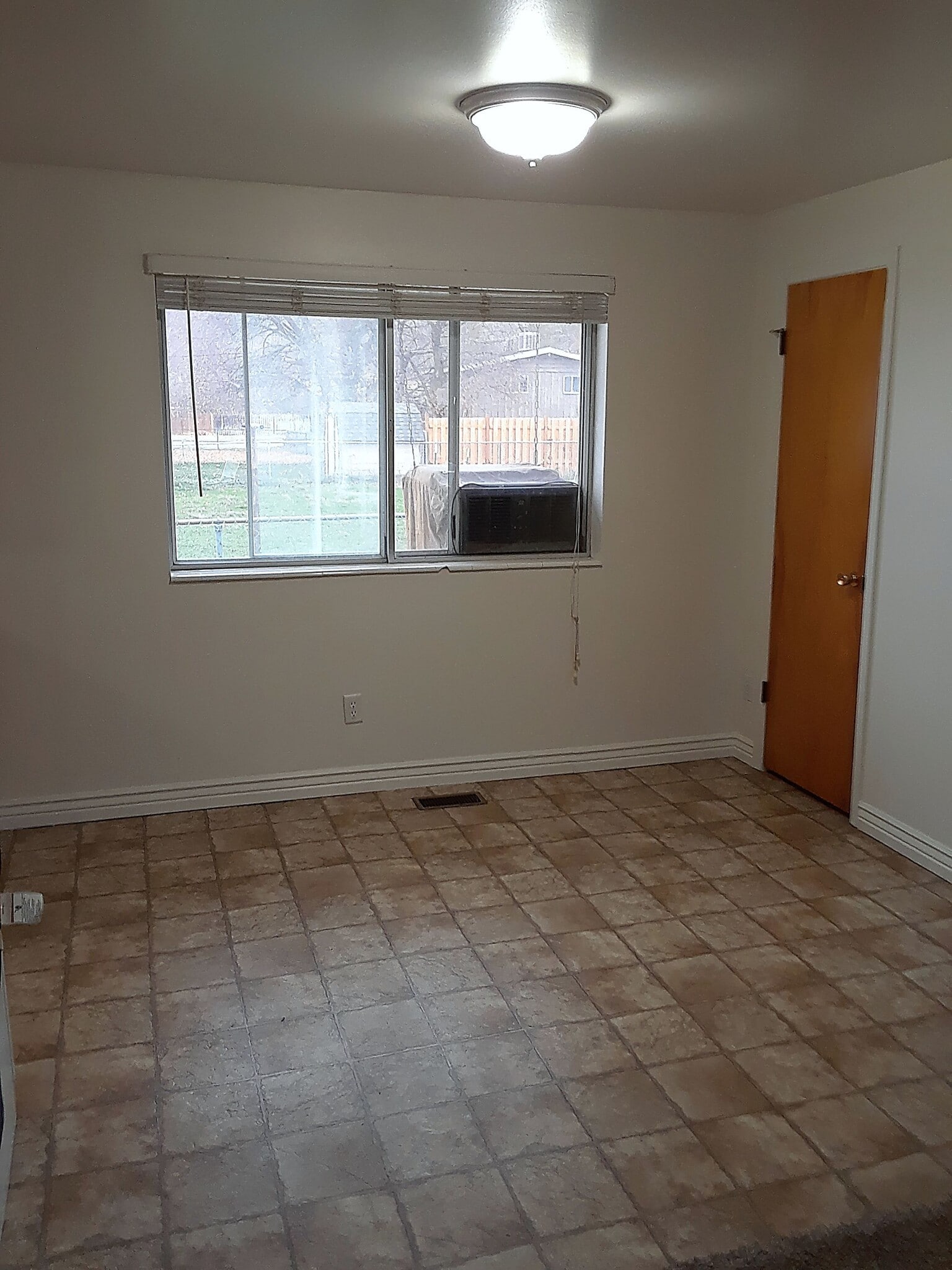 Building Photo - 638 N 400 E