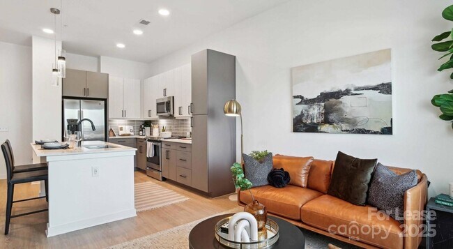 Building Photo - 1133 Harding Pl