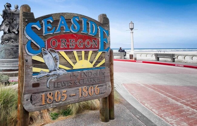 Building Photo - Spacious & Comfortable Living Near the Oregon Coast