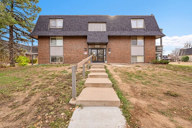 Primary Photo - $1,650, 2-bed, 1 bath, located in Centennial