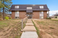 Building Photo - $1,595.95 - 2-bed, 1 bath, located in Centennial