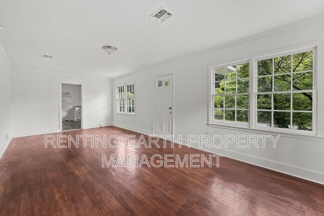 Building Photo - 2537 3rd St NE
