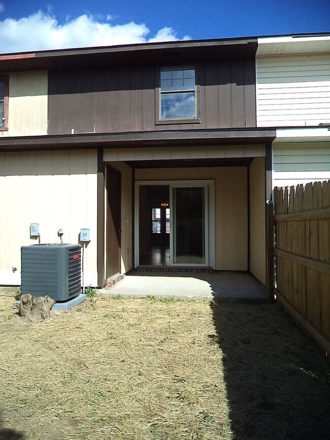 Building Photo - 142 Brian Ct