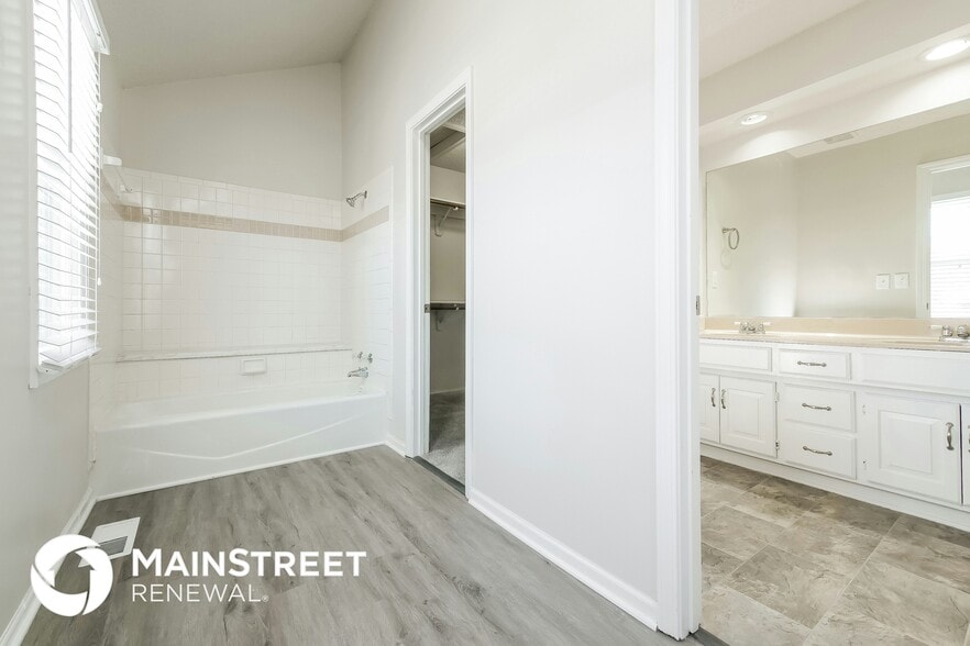 Building Photo - 7821 Woodstone Ln