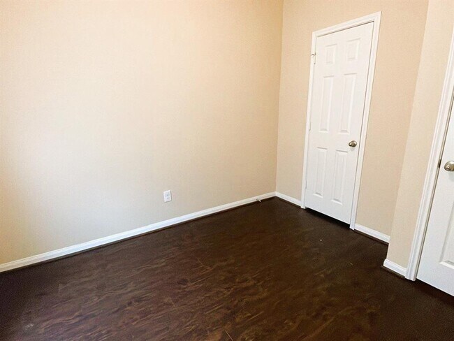 Building Photo - 8526 Homewood Ln