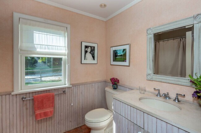 Building Photo - 69 Fresh Pond Rd