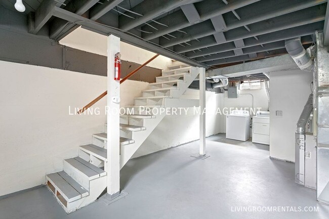 Building Photo - 3231 NE Alberta St