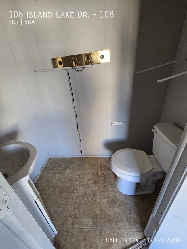 Building Photo - 108 Island Lake Dr