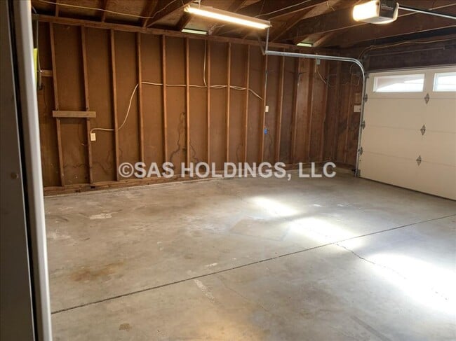 Building Photo - 11200 SW 83rd Ave