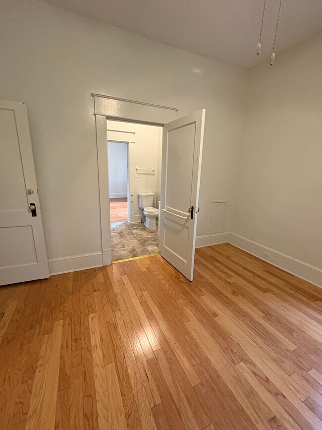 Building Photo - Spacious 3 Bedroom 2 Bath Trinity Park Hou...