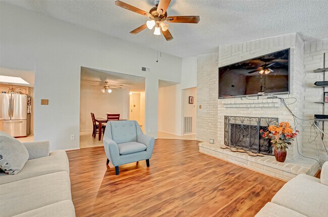 Building Photo - 16355 Sierra Grande Dr