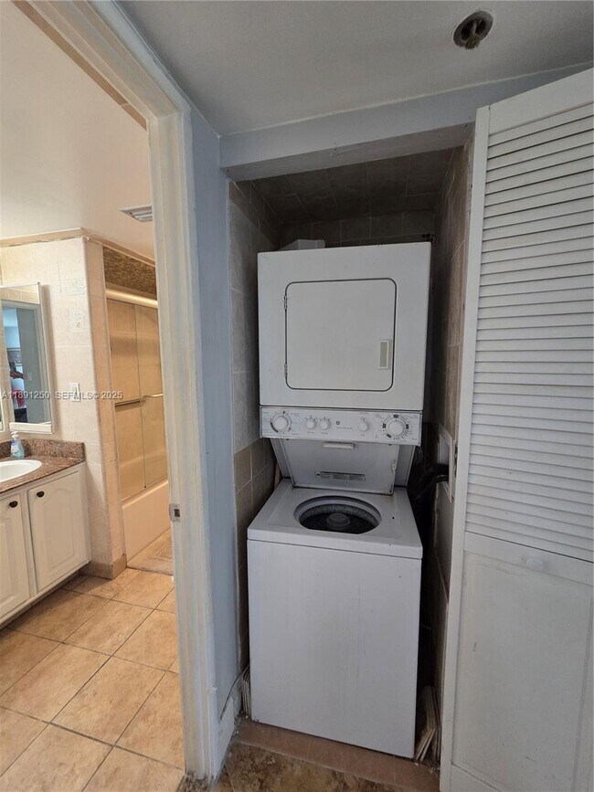 Building Photo - 210 174th St